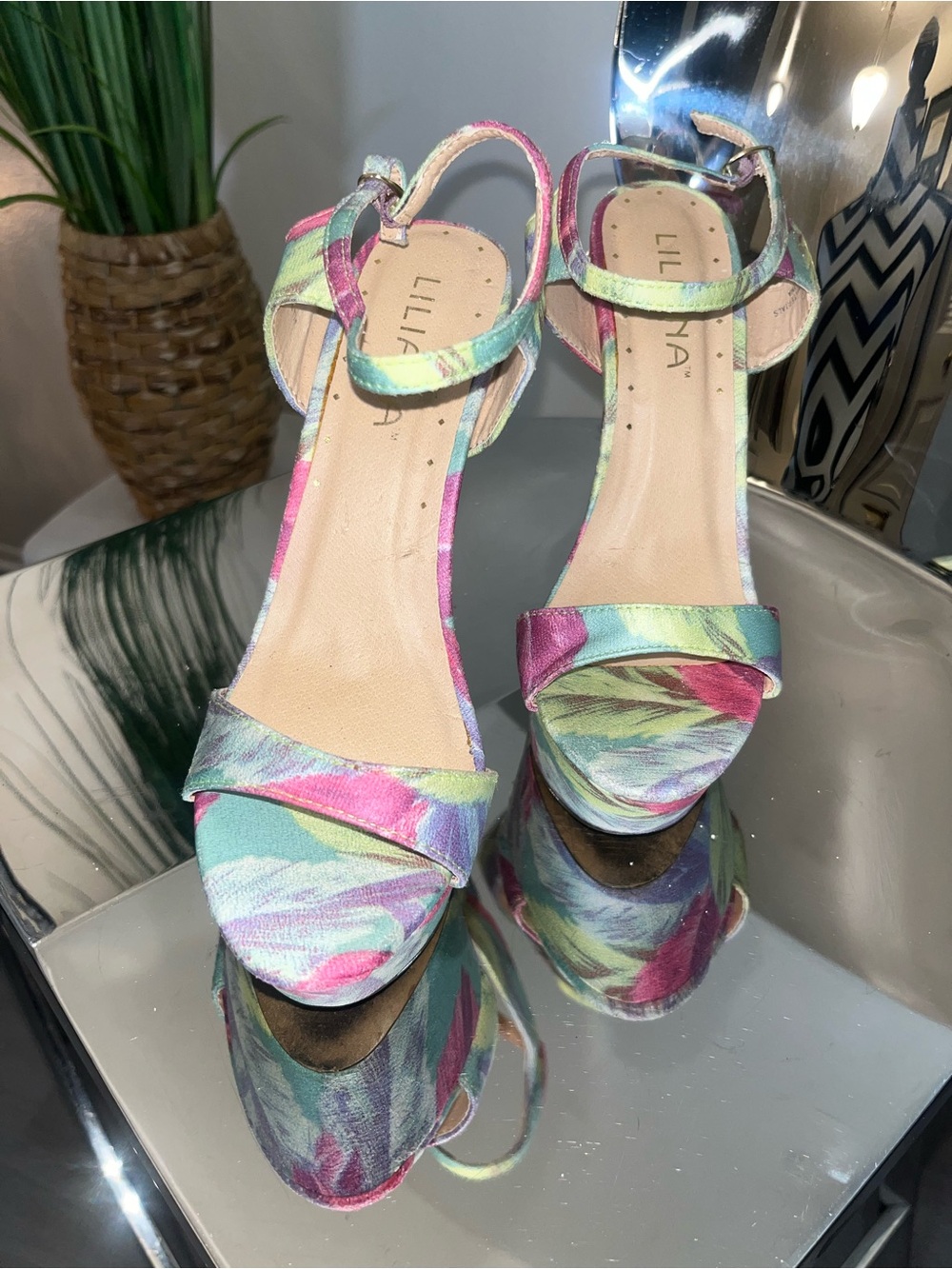 Women’s Liliana floral Heels size 8.5 Pre-Loved 6 inch heel
